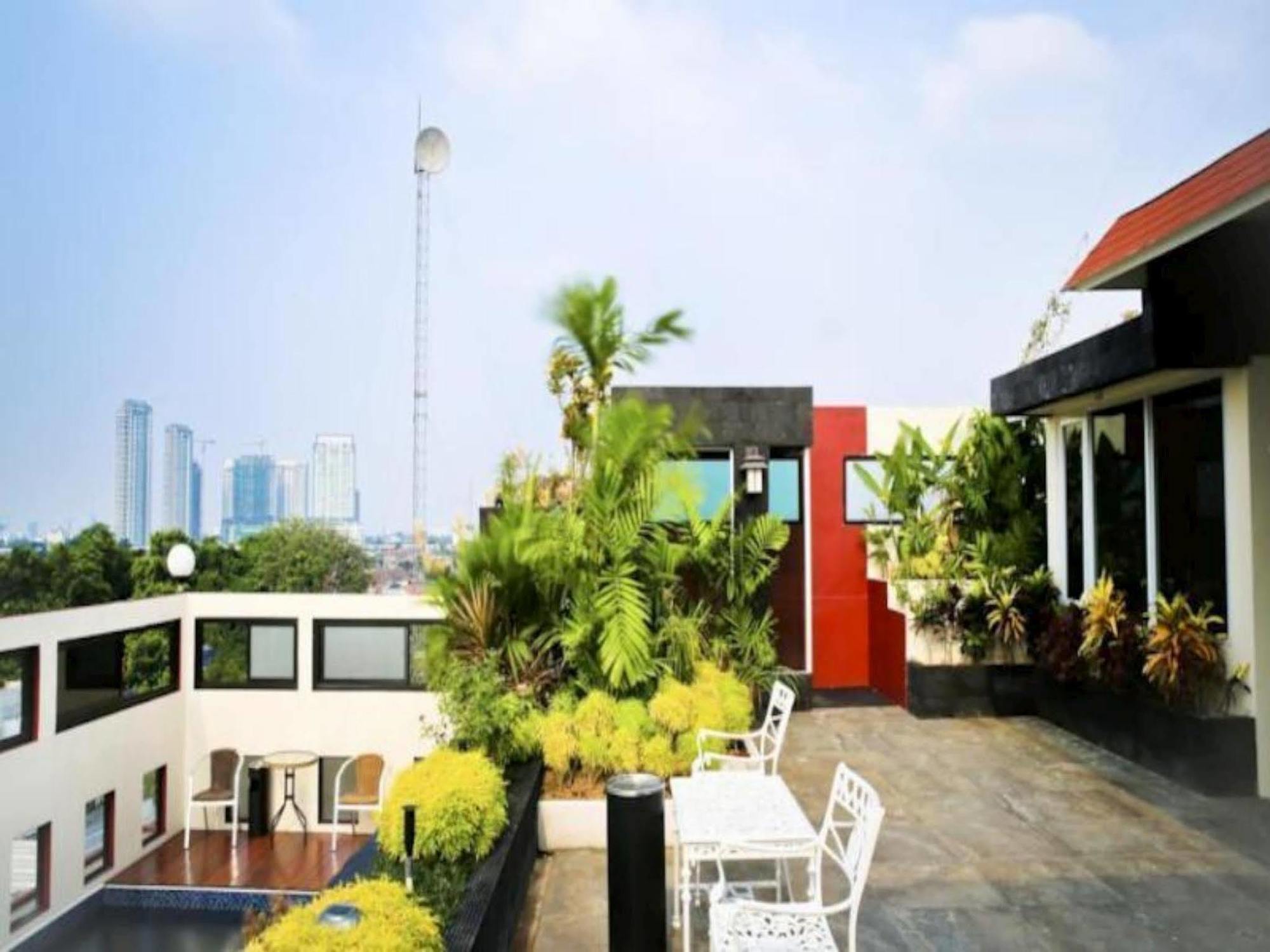 Kyo Serviced Apartment Jakarta Cilandak  Экстерьер фото